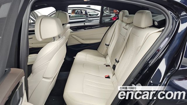 BMW 5-Series 2019 — photo 16
