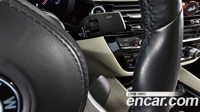 BMW 5-Series 2019 — photo 27