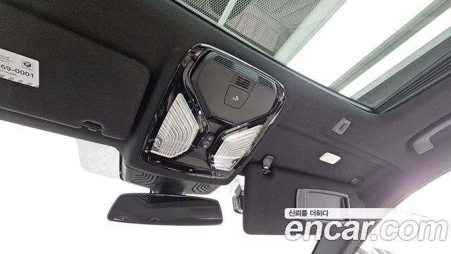 BMW 5-Series 2019 — photo 33