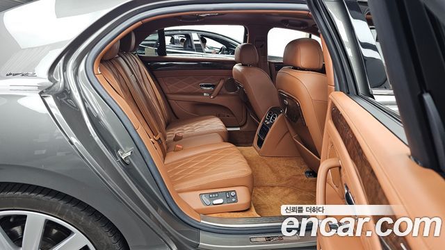 Bentley Flying Spur 2016 — photo 12