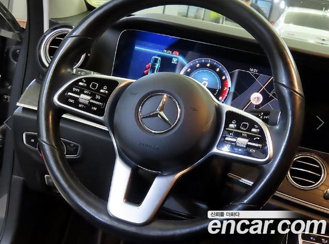 Mercedes-Benz E-Class 2019 — photo 8
