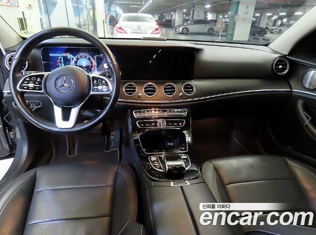 Mercedes-Benz E-Class 2019 — photo 10