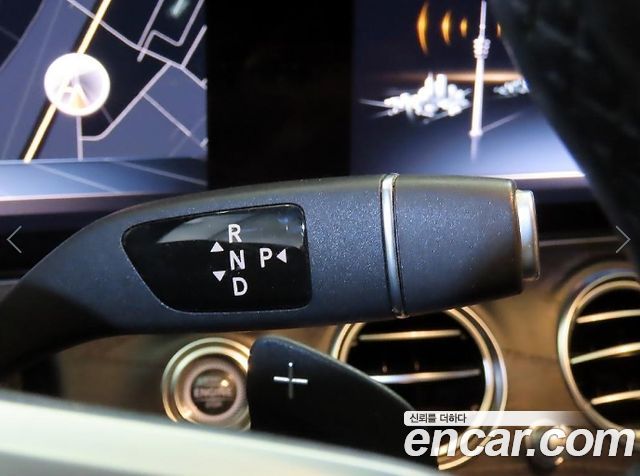 Mercedes-Benz E-Class 2019 — photo 12