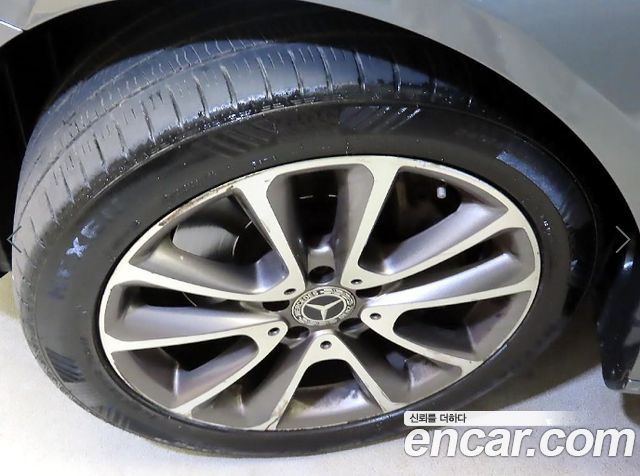 Mercedes-Benz E-Class 2019 — photo 20