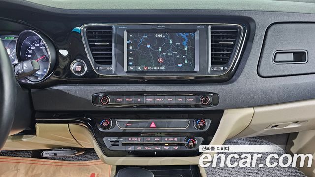 Kia Canival 2020 — photo 16