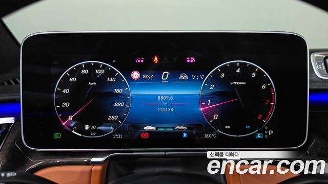 Mercedes-Benz S-Class 2023 — photo 11