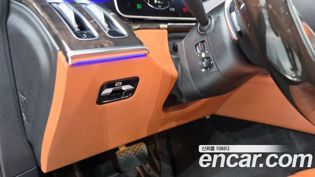 Mercedes-Benz S-Class 2023 — photo 23