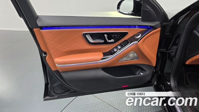 Mercedes-Benz S-Class 2023 — photo 14