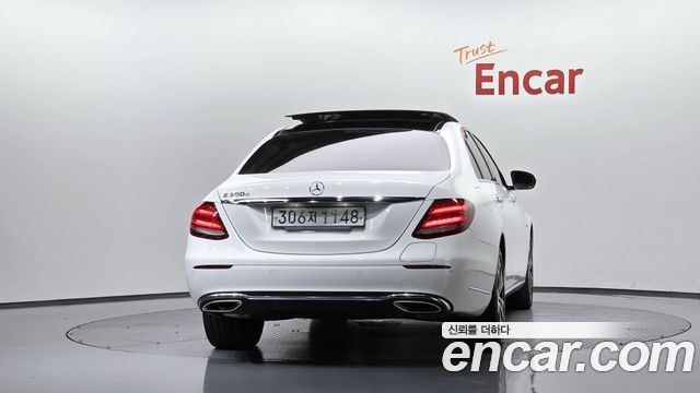 Mercedes-Benz E-Class 2019 — photo 4