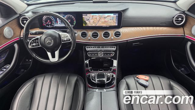 Mercedes-Benz E-Class 2019 — photo 10