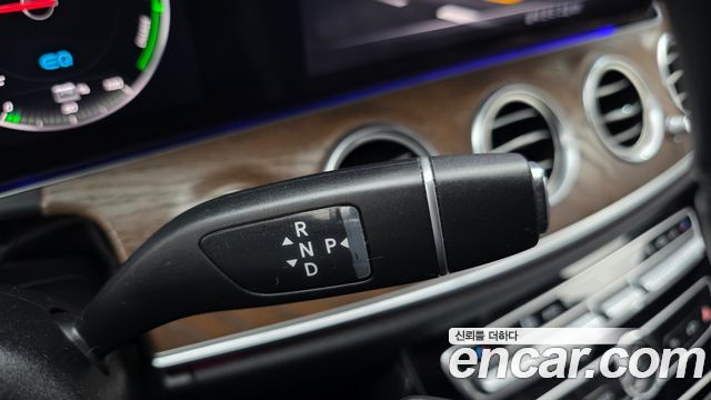 Mercedes-Benz E-Class 2019 — photo 12