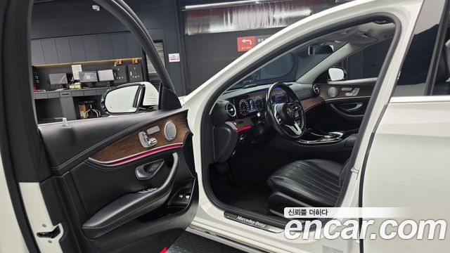 Mercedes-Benz E-Class 2019 — photo 13