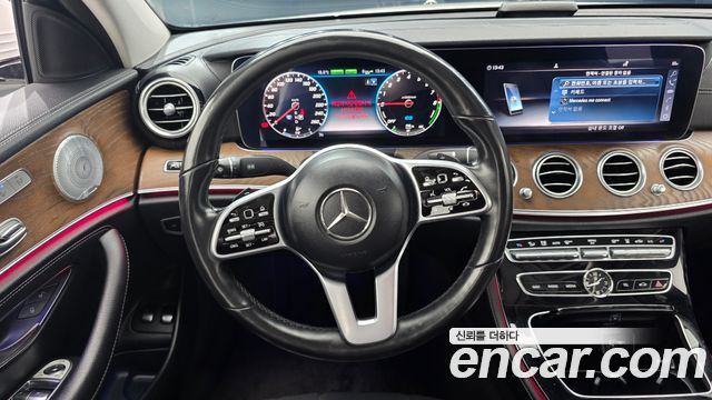 Mercedes-Benz E-Class 2019 — photo 19