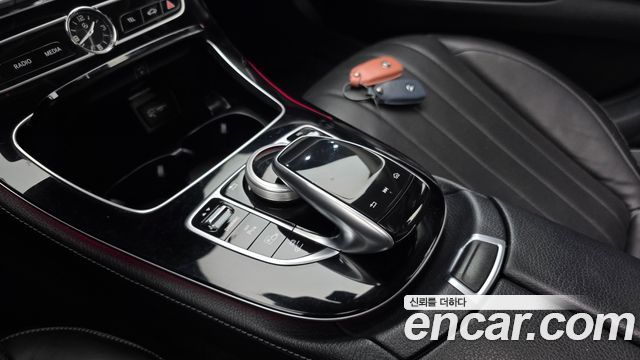 Mercedes-Benz E-Class 2019 — photo 25