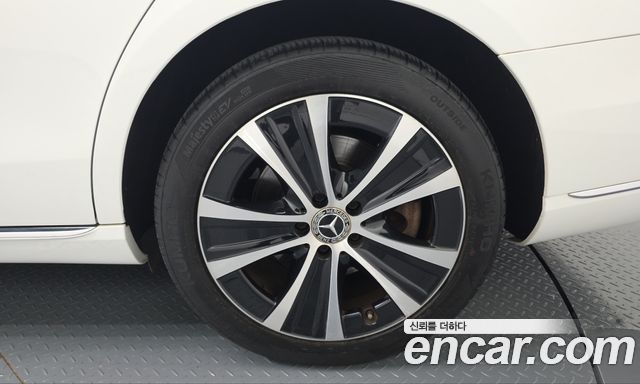 Mercedes-Benz E-Class 2019 — photo 7
