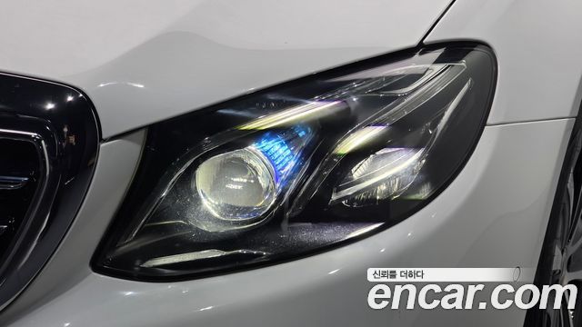 Mercedes-Benz E-Class 2019 — photo 8