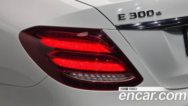 Mercedes-Benz E-Class 2019 — photo 9
