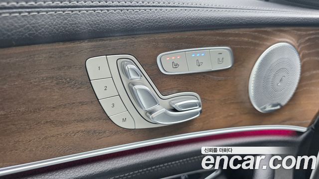 Mercedes-Benz E-Class 2019 — photo 27