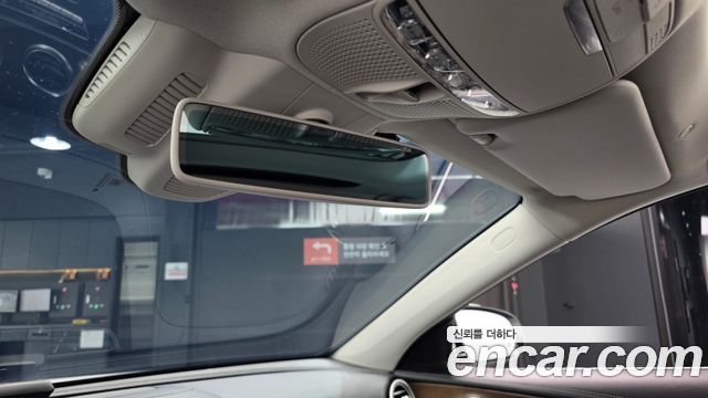 Mercedes-Benz E-Class 2019 — photo 32