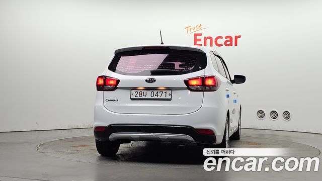 Kia Carens 2017 — photo 4