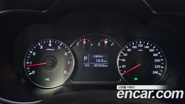 Kia Carens 2017 — photo 8