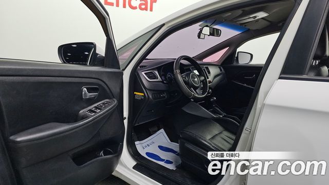 Kia Carens 2017 — photo 10