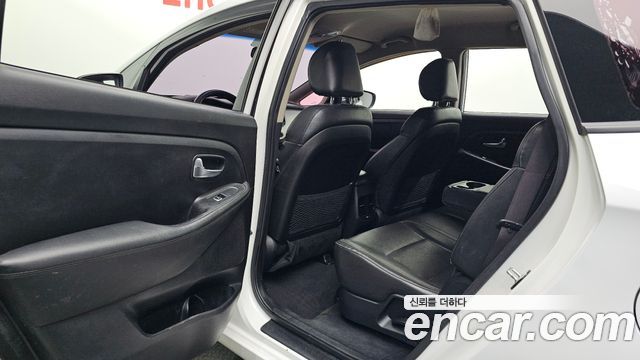 Kia Carens 2017 — photo 11
