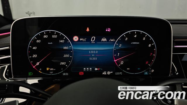 Mercedes-Benz E-Class 2024 — photo 11