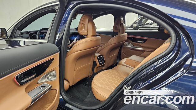 Mercedes-Benz E-Class 2024 — photo 17
