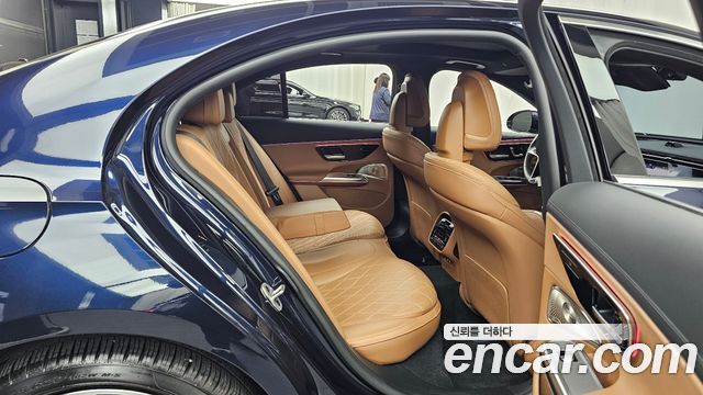 Mercedes-Benz E-Class 2024 — photo 18