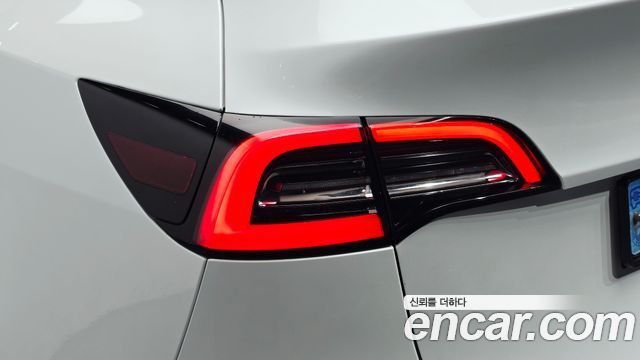 Tesla Model Y 2022 — photo 9