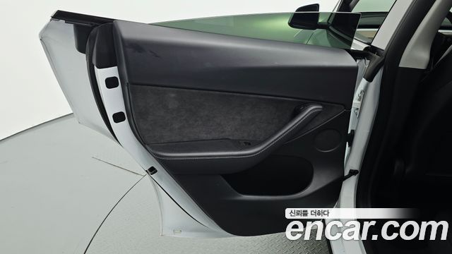 Tesla Model Y 2022 — photo 15