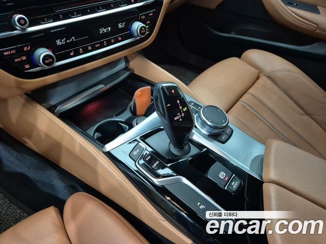 BMW 5-Series 2018 — photo 8