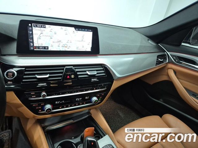 BMW 5-Series 2018 — photo 10