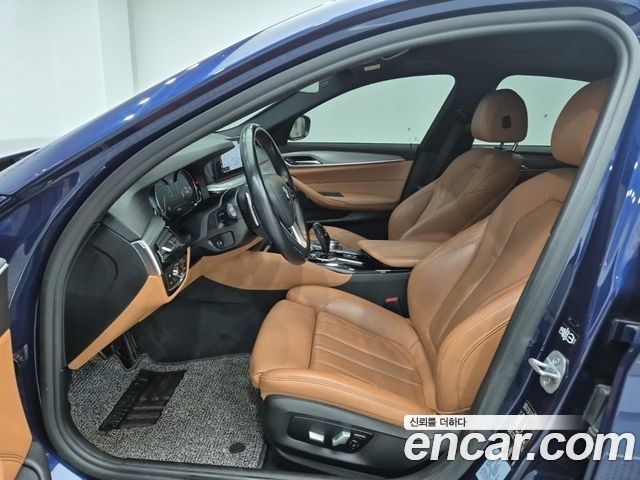 BMW 5-Series 2018 — photo 11