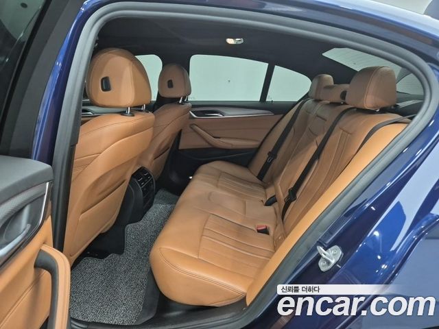 BMW 5-Series 2018 — photo 12