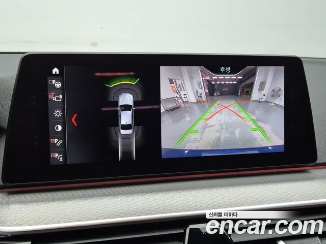 BMW 5-Series 2018 — photo 15