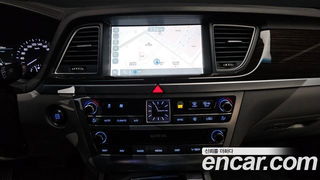 Genesis G80 2019 — photo 18