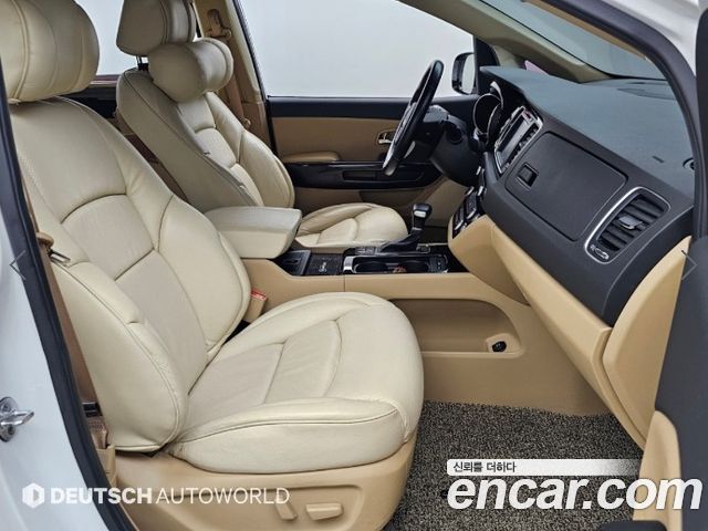 Kia Canival 2018 — photo 10
