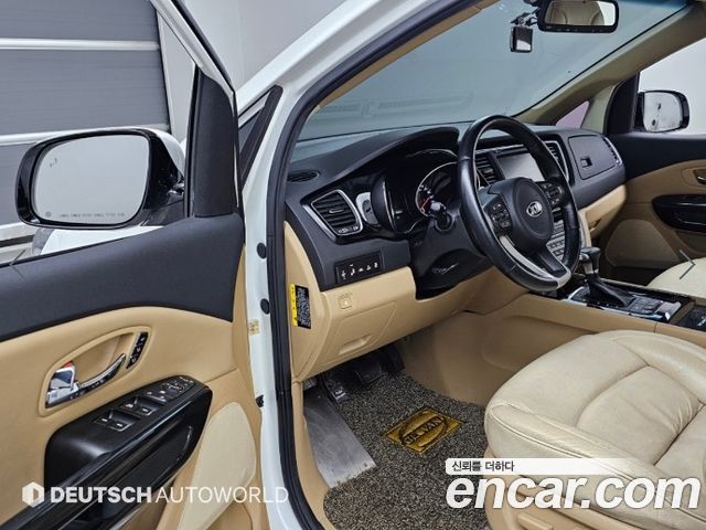 Kia Canival 2018 — photo 11