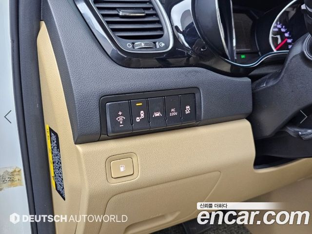 Kia Canival 2018 — photo 17