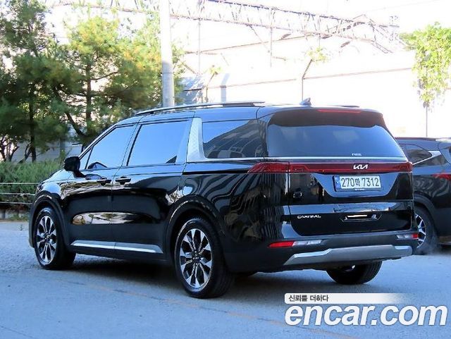 Kia Canival 2023 — photo 3