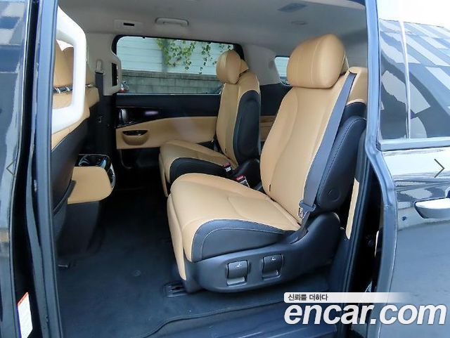 Kia Canival 2023 — photo 6