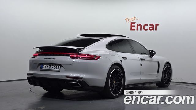 Porsche Panamera 2018 — photo 2