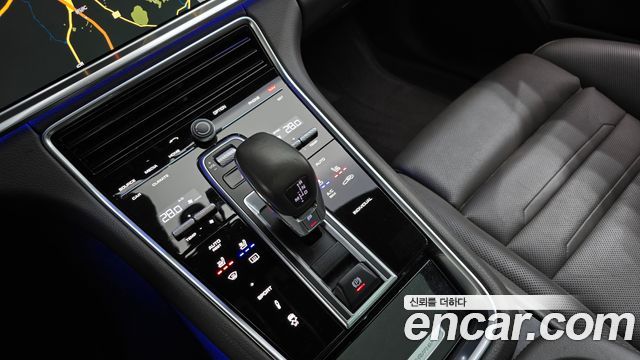 Porsche Panamera 2018 — photo 12