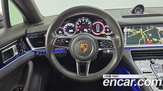 Porsche Panamera 2018 — photo 18