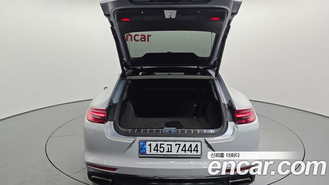 Porsche Panamera 2018 — photo 25