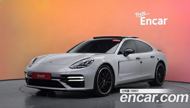 Porsche Panamera 2018 — photo 1
