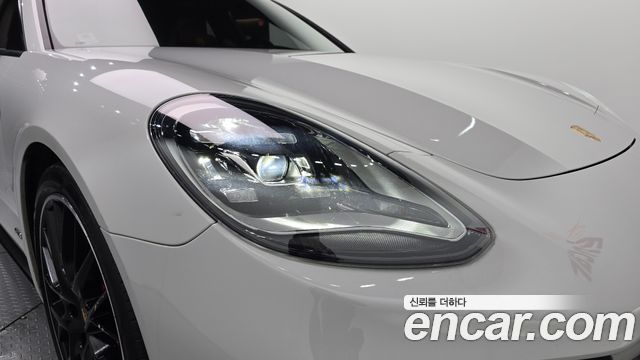 Porsche Panamera 2018 — photo 8