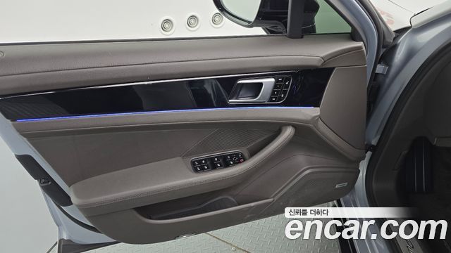 Porsche Panamera 2018 — photo 14